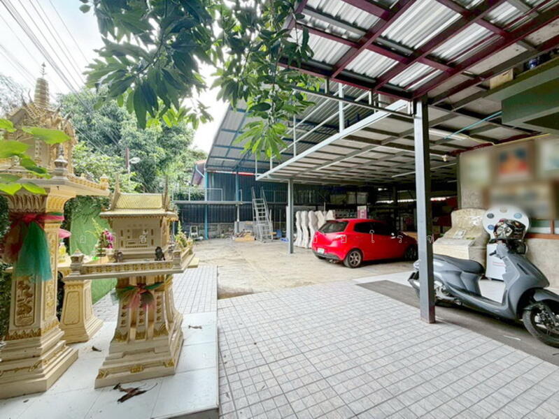 ขายบ้าน พร้อมโกดังเก็บสินค้า ตกแต่งไว้ดีใช้งานได้ทันที 137 ตร.ว. ทำเล ซอยจุลินท์จัดสรร 4, Nonthaburi, Bang Rak Pattana, Bang Bua Thong, Nonthaburi, 4 Bedrooms, 540 sqm, Single Detached House For Sale, by อภิชัย ลิ้มไชยโรจน์, 500033955 - DDproperty.com