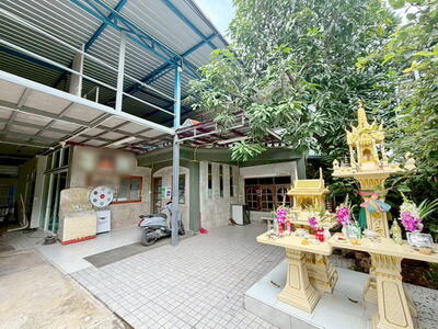 ขาย - ขายบ้าน พร้อมโกดังเก็บสินค้า ตกแต่งไว้ดีใช้งานได้ทันที 137 ตร.ว. ทำเล ซอยจุลินท์จัดสรร 4, นนทบุรี