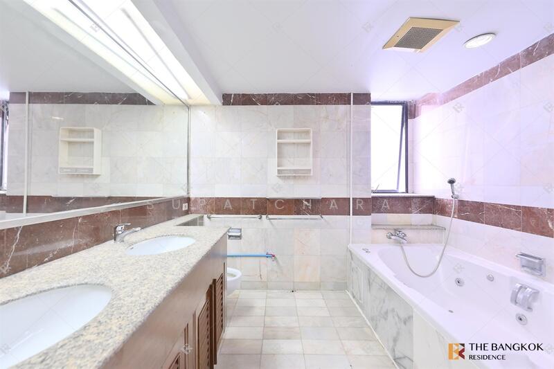 President Park Sukhumvit 24, Bangkok, 99 Sukhumvit 24 Alley, Khlongtoei Nua, Watthana, Bangkok, 3 Bedrooms, 260 sqm, Condo For Rent, by Nicha Peerakittikul, 500034122 - DDproperty.com