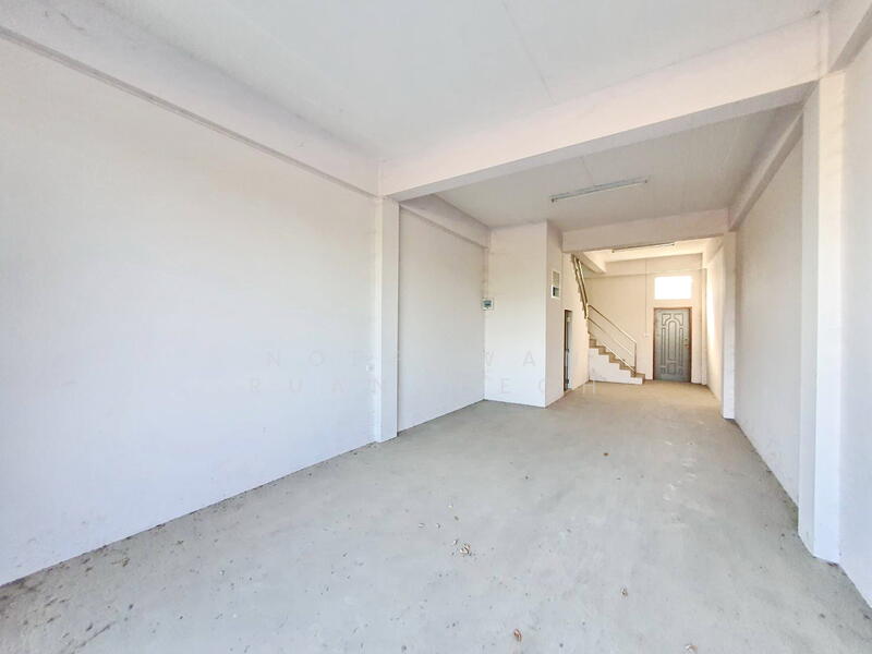 ขาย - ขาย ตึกแถว 3 ชั้น 4 คูหา ถนนสระบุรี-หล่มสัก จังหวัดลพบุรี เหมาะ, ลพบุรี