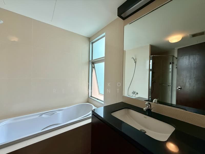 Y.O. Place, Bangkok, 223 Soi Sai Nam Thip 2, Khlong Toei, Khlong Toei, Bangkok, 3 Bedrooms, 111 sqm, Apartment For Rent, by Bangkok Residential, 500036880 - DDproperty.com