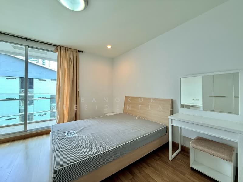 Y.O. Place, Bangkok, 223 Soi Sai Nam Thip 2, Khlong Toei, Khlong Toei, Bangkok, 3 Bedrooms, 111 sqm, Apartment For Rent, by Bangkok Residential, 500036880 - DDproperty.com