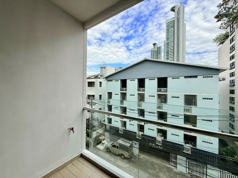 Y.O. Place, Bangkok, 223 Soi Sai Nam Thip 2, Khlong Toei, Khlong Toei, Bangkok, 3 Bedrooms, 111 sqm, Apartment For Rent, by Bangkok Residential, 500036880 - DDproperty.com