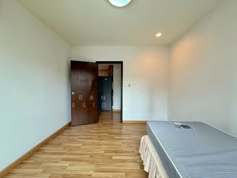 Y.O. Place, Bangkok, 223 Soi Sai Nam Thip 2, Khlong Toei, Khlong Toei, Bangkok, 3 Bedrooms, 111 sqm, Apartment For Rent, by Bangkok Residential, 500036880 - DDproperty.com