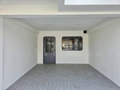 ขาย - บ้านทาวน์เฮาส์ 2 ชั้น บนถนนหลักซอยโชคชัย 4 ซอย 55, กรุงเทพ