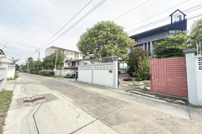 ขาย - บ้านเดี่ยว 2 ชั้น 121 ตร.ว. ซอยบางแวก 87 ใกล้ถนนกาญจนาภิเษก หลังมุม, กรุงเทพ