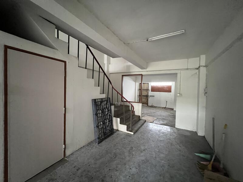 For Sale - โอกาสเป็นของคนเห็นก่อน ขายอาคารพาณิชย์ติดถนนสุวินทวงศ์ ติดถนนใหญ่ ใกล้ 4 แยกมีนบุรี เหมาะเปิดกิจการ, Bangkok