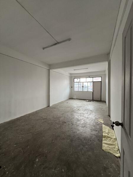 For Sale - โอกาสเป็นของคนเห็นก่อน ขายอาคารพาณิชย์ติดถนนสุวินทวงศ์ ติดถนนใหญ่ ใกล้ 4 แยกมีนบุรี เหมาะเปิดกิจการ, Bangkok