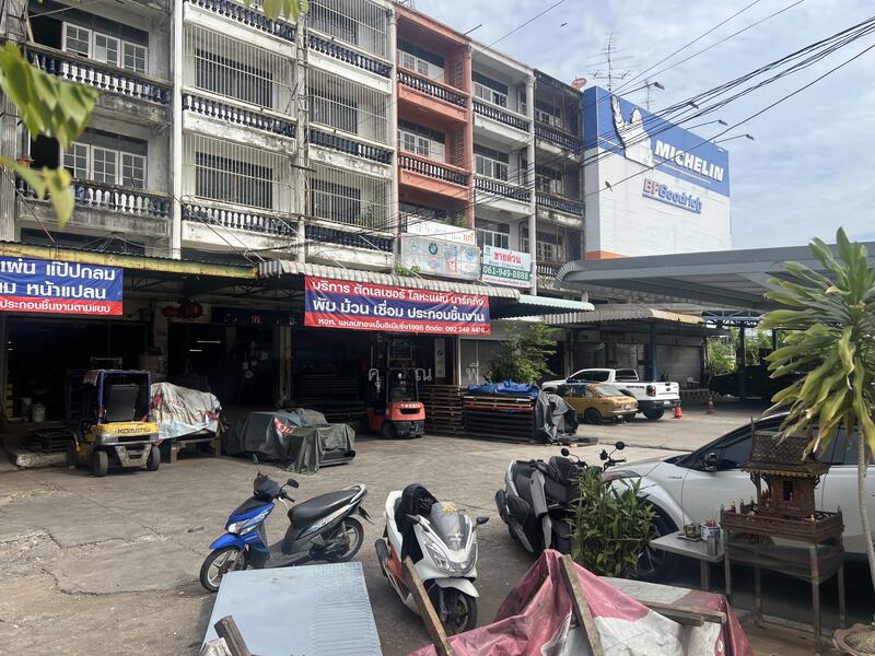 For Sale - โอกาสเป็นของคนเห็นก่อน ขายอาคารพาณิชย์ติดถนนสุวินทวงศ์ ติดถนนใหญ่ ใกล้ 4 แยกมีนบุรี เหมาะเปิดกิจการ, Bangkok