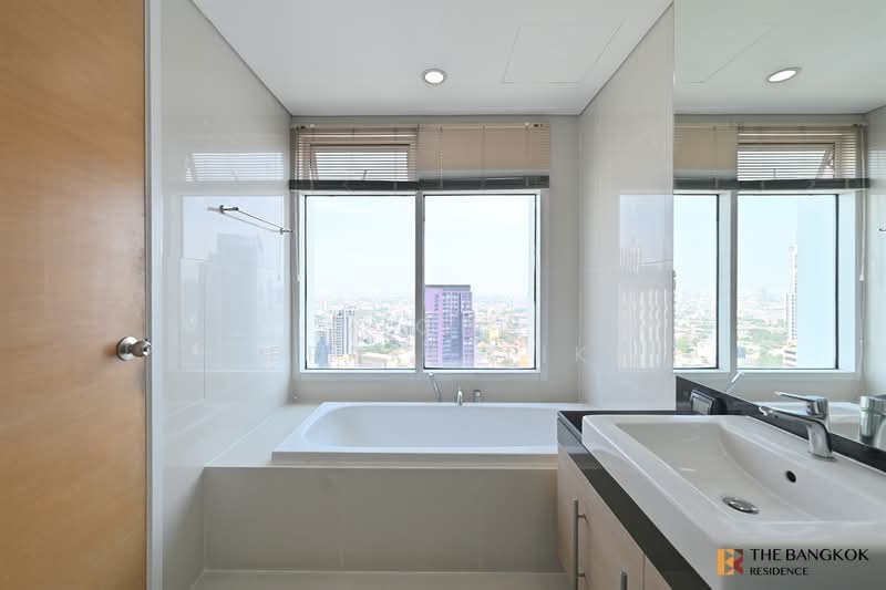 Fullerton Sukhumvit, Bangkok, Sukhumvit Road, Khlong Tan Nua, Watthana, Bangkok, 2 Bedrooms, 105 sqm, Condo For Rent, by Nicha Peerakittikul, 500038000 - DDproperty.com