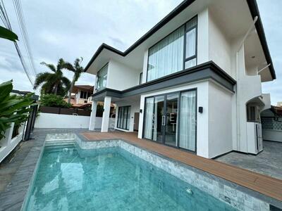 ขาย - ขายวิลล่าหรูพร้อมสระว่ายน้ำ – ถนนเทพประสิทธิ์ พัทยา, ชลบุรี