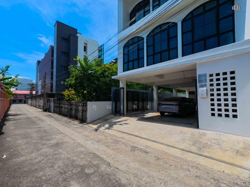 ขาย - ทำเลโฮมออฟฟิศที่หาไม่ได้อีกแล้วในย่านลาดพร้าวซอย 1 !! ขายถูกสุดขนาดที่ดิน 49 ตร.วา, กรุงเทพ