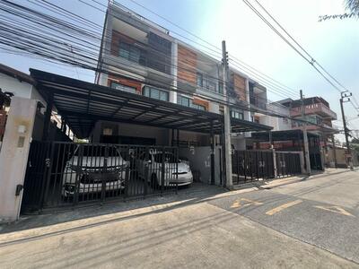 ขาย - ทาวน์โฮม 3 ชั้น 32.1 ตร.ว. ทาวน์โฮม ซอยสังคมสงเคราะห์16 ซอยนาคนิวาส7, กรุงเทพ