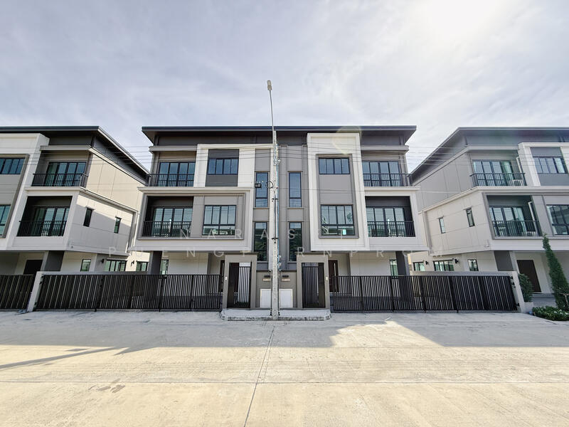 ขาย - ณิยาม แฟชั่น - รามอินทรา, กรุงเทพ