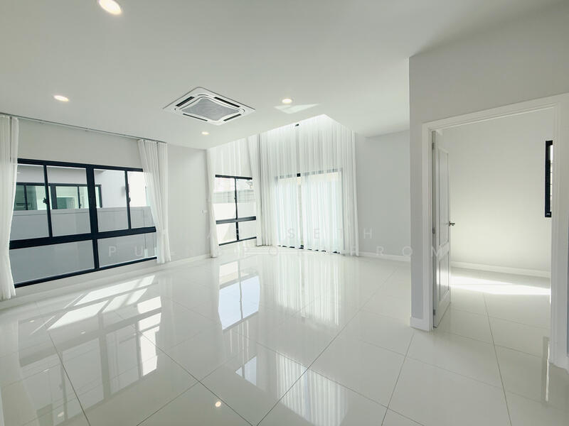 ขาย - ณิยาม แฟชั่น - รามอินทรา, กรุงเทพ