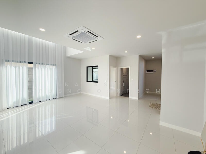 ขาย - ณิยาม แฟชั่น - รามอินทรา, กรุงเทพ