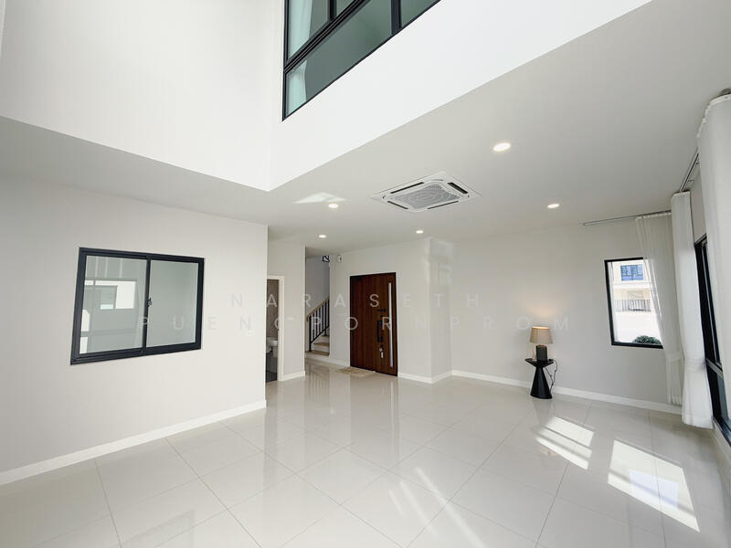 ขาย - ณิยาม แฟชั่น - รามอินทรา, กรุงเทพ