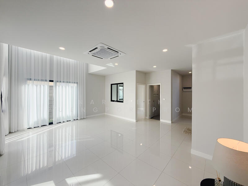 ขาย - ณิยาม แฟชั่น - รามอินทรา, กรุงเทพ