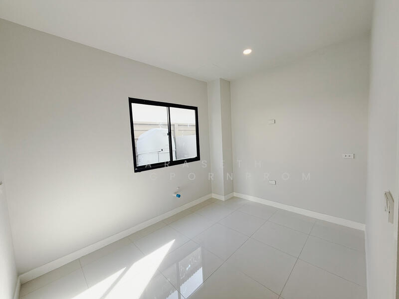 ขาย - ณิยาม แฟชั่น - รามอินทรา, กรุงเทพ