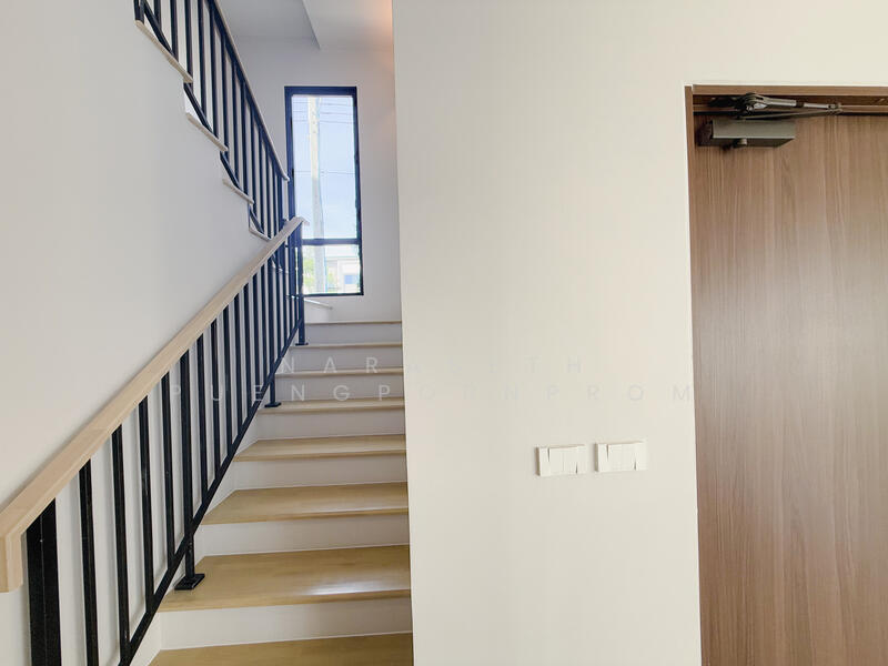 ขาย - ณิยาม แฟชั่น - รามอินทรา, กรุงเทพ