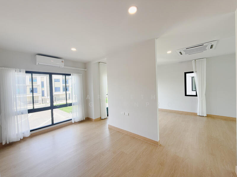 ขาย - ณิยาม แฟชั่น - รามอินทรา, กรุงเทพ