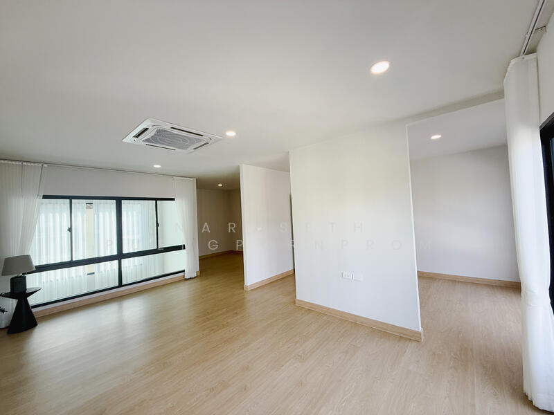 ขาย - ณิยาม แฟชั่น - รามอินทรา, กรุงเทพ