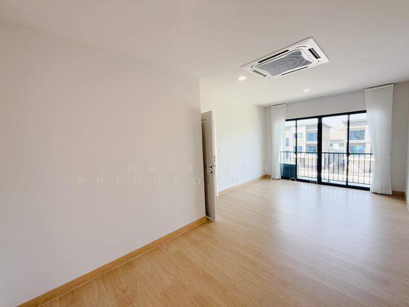 ขาย - ณิยาม แฟชั่น - รามอินทรา, กรุงเทพ