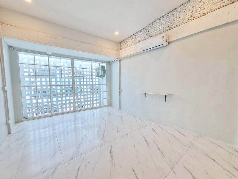 For Rent - ให้เช่า ตึกแถว 4.5 ชั้น เล่นระดับ ซอยศรีนครินทร์ 24, Bangkok