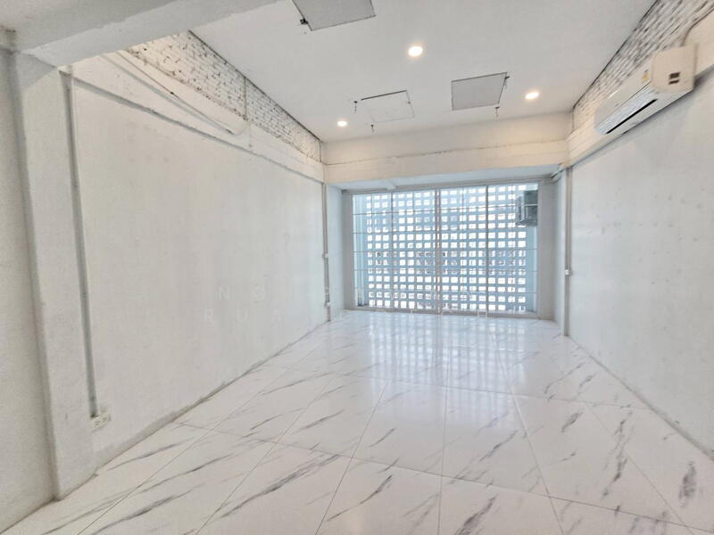 ให้เช่า ตึกแถว 4.5 ชั้น เล่นระดับ ซอยศรีนครินทร์ 24, กรุงเทพ, สวนหลวง, สวนหลวง, กรุงเทพ, 300 ตร.ม., ตึกแถว-อาคารพาณิชย์ ให้เช่า, โดย Noppawan Ruangdech, 500042328 - DDproperty.com