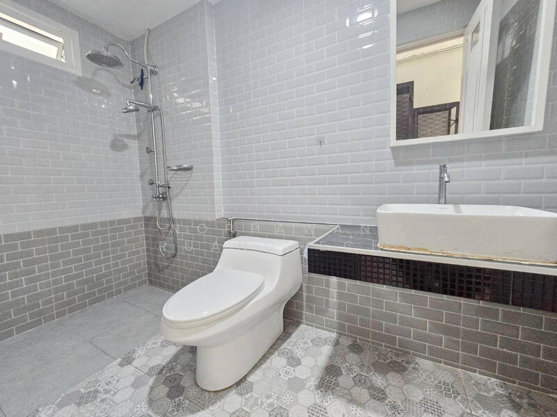 ให้เช่า ตึกแถว 4.5 ชั้น เล่นระดับ ซอยศรีนครินทร์ 24, กรุงเทพ, สวนหลวง, สวนหลวง, กรุงเทพ, 300 ตร.ม., ตึกแถว-อาคารพาณิชย์ ให้เช่า, โดย Noppawan Ruangdech, 500042328 - DDproperty.com