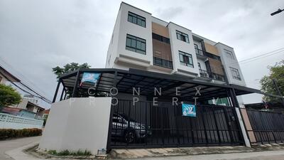 ขาย - ขายบ้าน Luxury Town Home ขนาดใหญ่ ใกล้แยกรัชดาลาดพร้าว, กรุงเทพ
