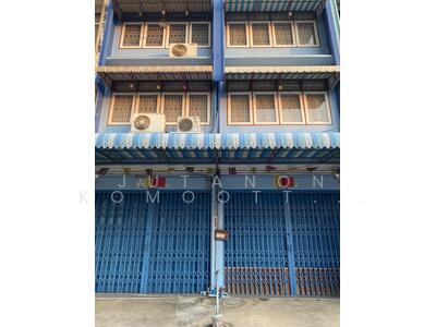 ขาย - ขายอาคารพาณิชย์ 3 ชั้น 2 คูหา 20 ตร.ว. 80 ตร.ม. มีดาดฟ้า ซอยเพชรเกษม 25/2 ใกล้รถไฟฟ้าBTS บางหว้า, กรุงเทพ