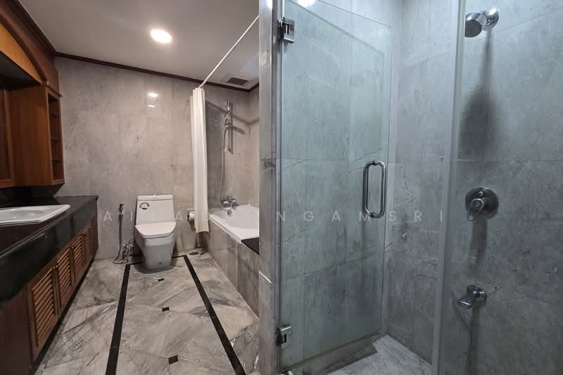 Ruamsuk Condominium, Bangkok, 12 Soi Athakravi, Khong Tan, Khlong Toei, Bangkok, 3 Bedrooms, 350 sqm, Condo For Rent, by Ailada Ngamsri, 500043420 - DDproperty.com