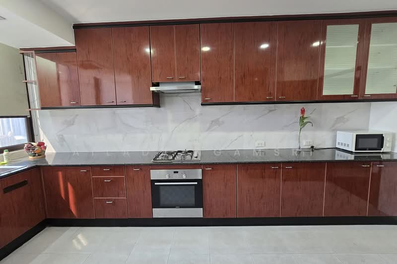 Ruamsuk Condominium : ร่วมสุข คอนโดมิเนียม, กรุงเทพ, 12 ซอยอรรถวี, คลองตัน, คลองเตย, กรุงเทพ, 350 ตร.ม., คอนโด ให้เช่า, โดย Ailada Ngamsri, 500043420 - DDproperty.com