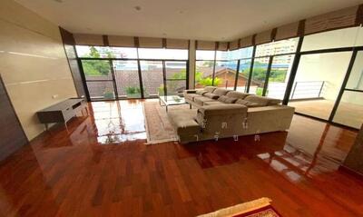 ขาย - บ้านเดี่ยว 3 ชั้น 12 ห้องนอน 1,240 ตรม. สุขุมวิท24 ใกล้ btsพร้อมพงษ์, กรุงเทพ