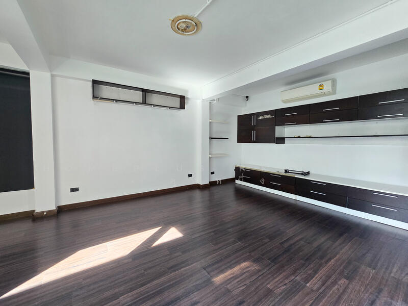 บ้านเดี่ยวหมู่บ้านโกลเด้นล้านนา ซอยรามคำแหง92 (รีโนเวทใหม่), Bangkok, Saphan Sung, Saphan Sung, Bangkok, 5 Bedrooms, 286 sqm, Single Detached House For Sale, by HOMEPLUS REALTY - คุณหนึ่ง, 500046247 - DDproperty.com