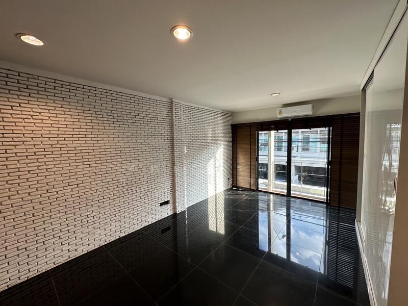 Noble Cube Pattanakarn, Bangkok, Phatthanakan Road, Suan Luang, Suan Luang, Bangkok, 4 Bedrooms, 200 sqm, Townhouse For Rent, by คัทยวรรณ หิรัญจิโรจน์, 500046474 - DDproperty.com