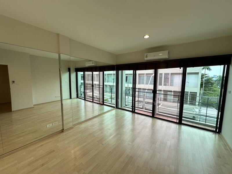 Noble Cube Pattanakarn, Bangkok, Phatthanakan Road, Suan Luang, Suan Luang, Bangkok, 4 Bedrooms, 200 sqm, Townhouse For Rent, by คัทยวรรณ หิรัญจิโรจน์, 500046474 - DDproperty.com