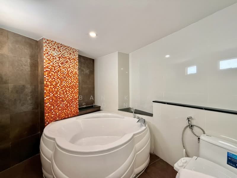 Fifty Fifth Tower, Bangkok, 84 Soi Sukhumvit 55, Sukhumvit Road, Khlong Tan Nua, Watthana, Bangkok, 3 Bedrooms, 275 sqm, Condo For Rent, by Bangkok Residential, 500046683 - DDproperty.com