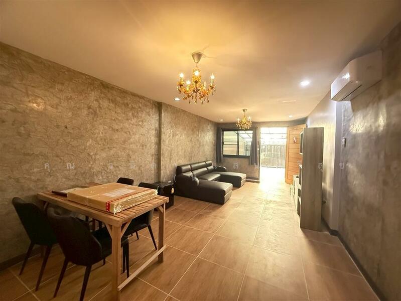 For Sale - ทาวน์เฮ้าส์ 2 ชั้น 28 ตร.ว. ทาวน์เฮ้าส์ ซอยรัชดาภิเษก13, Bangkok