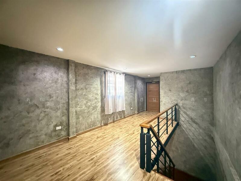 For Sale - ทาวน์เฮ้าส์ 2 ชั้น 28 ตร.ว. ทาวน์เฮ้าส์ ซอยรัชดาภิเษก13, Bangkok