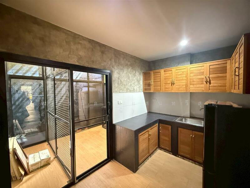 For Sale - ทาวน์เฮ้าส์ 2 ชั้น 28 ตร.ว. ทาวน์เฮ้าส์ ซอยรัชดาภิเษก13, Bangkok