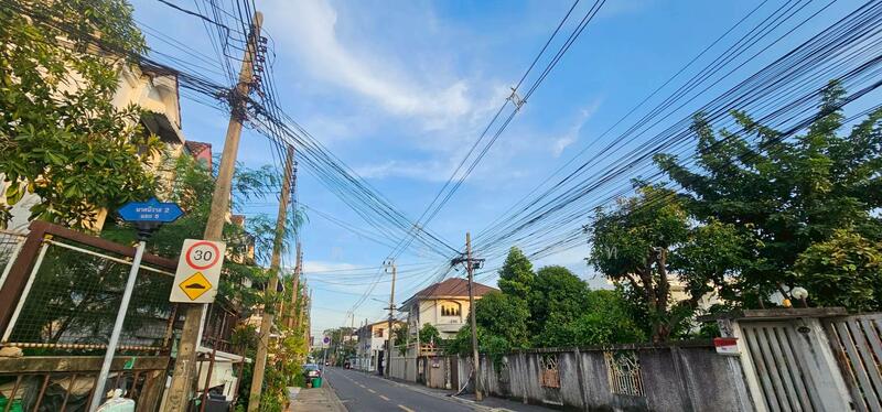 ขาย - ขายทาวน์เฮาส์ 2 ชั้น 18.5 ตร.ว. ซอยนาคนิวาส 2 แยก 5 ใกล้ เซ็นทรัลอีสต์วิลล์, กรุงเทพ