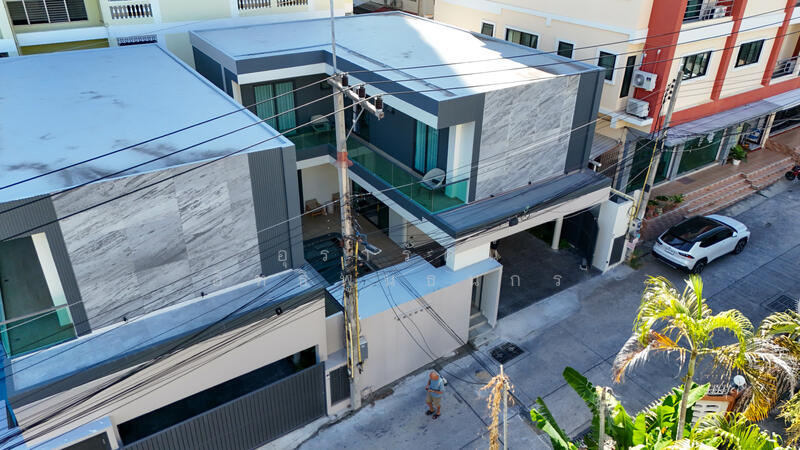 Modern Pool villa, Thappaya soi 11, near to central pattaya, Chon Buri (Pattaya), Thappaya soi 11, Bang Lamung, Bang Lamung (Pattaya), Chon Buri (Pattaya), 4 Bedrooms, 250 sqm, Single Detached House For Sale, by อุรารัตน์ อิทธิพูนธนกร, 500049170 - DDproperty.com