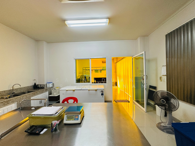 For Sale - ขายโรงงาน ขนาด 1,500 ตรม. ติดถนนเลียบคลอง 5 มีใบรับรอง อย./GMP/HACCP/รง.4 ครบ เดินเครื่องต่อได้ทันที, Pathum Thani
