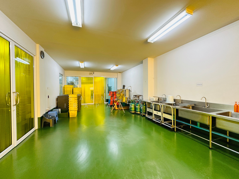 For Sale - ขายโรงงาน ขนาด 1,500 ตรม. ติดถนนเลียบคลอง 5 มีใบรับรอง อย./GMP/HACCP/รง.4 ครบ เดินเครื่องต่อได้ทันที, Pathum Thani