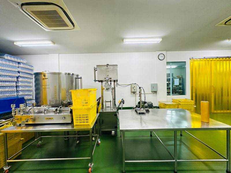 For Sale - ขายโรงงาน ขนาด 1,500 ตรม. ติดถนนเลียบคลอง 5 มีใบรับรอง อย./GMP/HACCP/รง.4 ครบ เดินเครื่องต่อได้ทันที, Pathum Thani