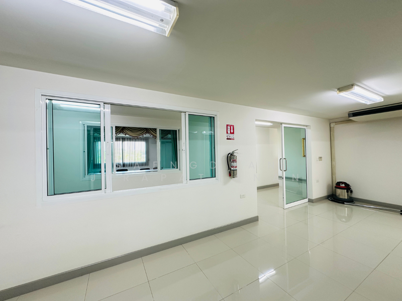 For Sale - ขายโรงงาน ขนาด 1,500 ตรม. ติดถนนเลียบคลอง 5 มีใบรับรอง อย./GMP/HACCP/รง.4 ครบ เดินเครื่องต่อได้ทันที, Pathum Thani