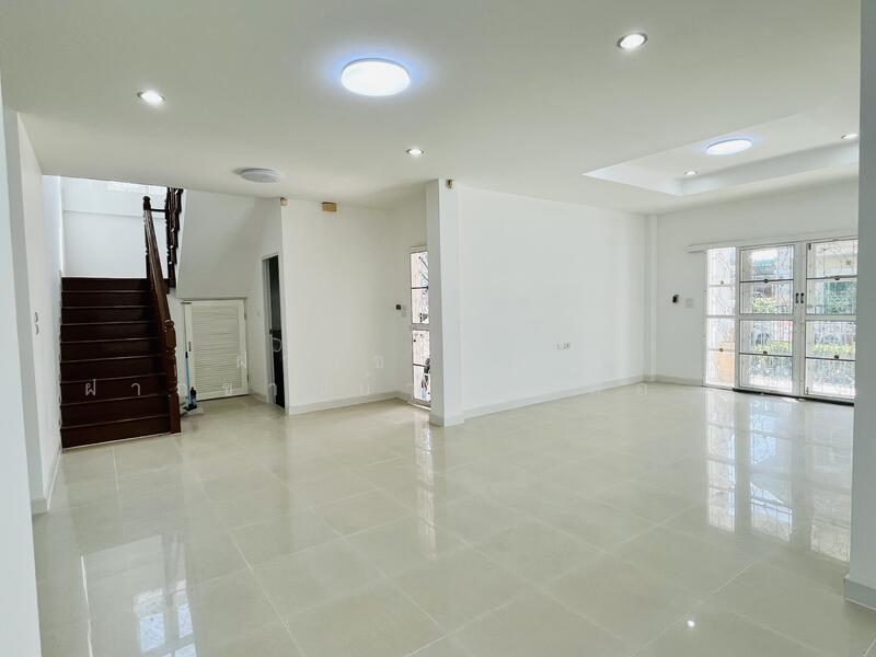 ขาย - ขายสกุลธร! บ้านเดี่ยวถนนวัชรพล-เทพรักษ์ รีโนเวทใหม่ ใกล้ห้าแยกวัชรพล ออกถนนพหลโยธินง่าย, กรุงเทพ