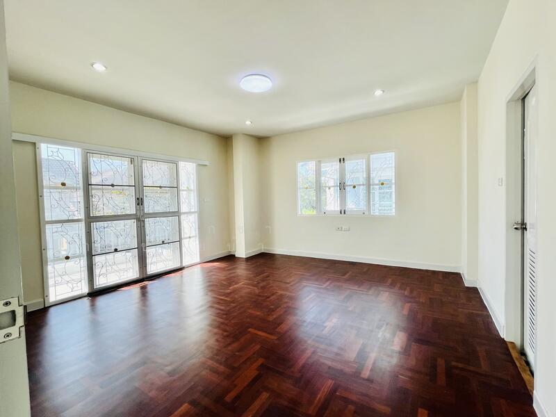 ขาย - ขายสกุลธร! บ้านเดี่ยวถนนวัชรพล-เทพรักษ์ รีโนเวทใหม่ ใกล้ห้าแยกวัชรพล ออกถนนพหลโยธินง่าย, กรุงเทพ